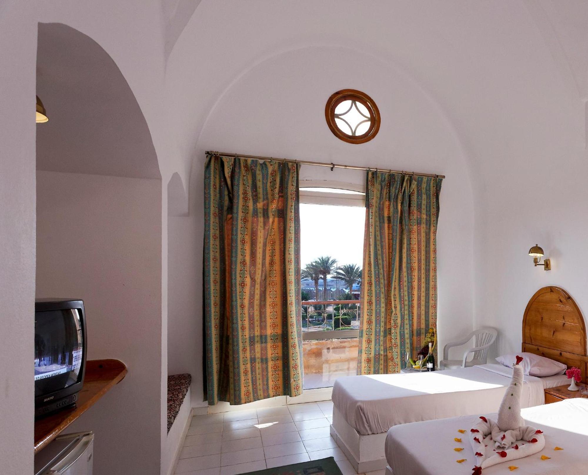 Pensee Royal Garden Beach Resort El Qoseir Exterior foto